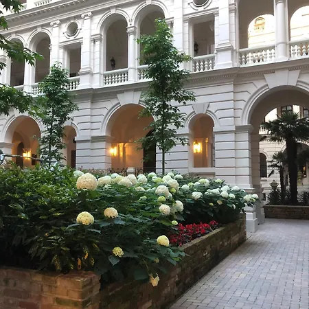 Korond Palace With 4 Bedrooms In An Unesco Protected Palazzo Apartment