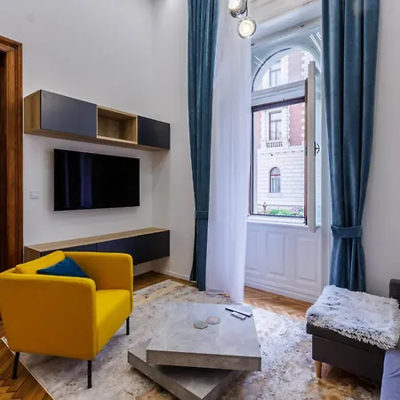 Korond Palace With 4 Bedrooms In An Unesco Protected Palazzo