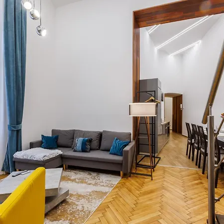 Korond Palace With 4 Bedrooms In An Unesco Protected Palazzo Apartment *