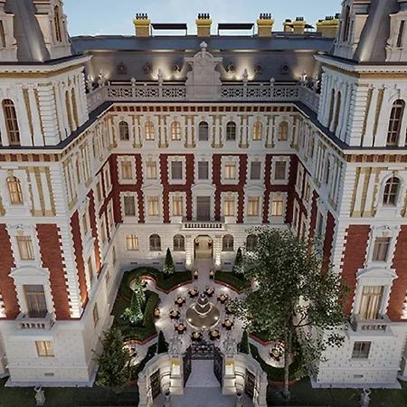 Korond Palace With 4 Bedrooms In An Unesco Protected Palazzo Apartment *